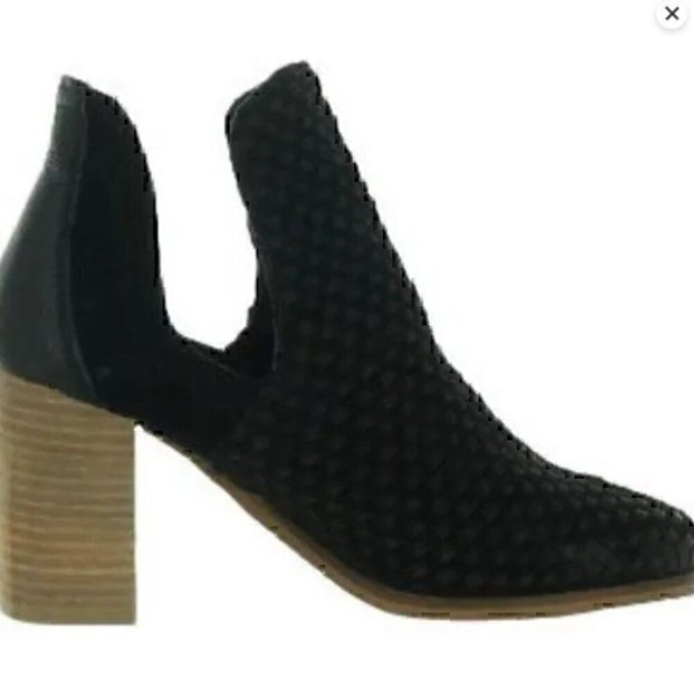 Journee Collection Kevona Black Ankle Boots size 9